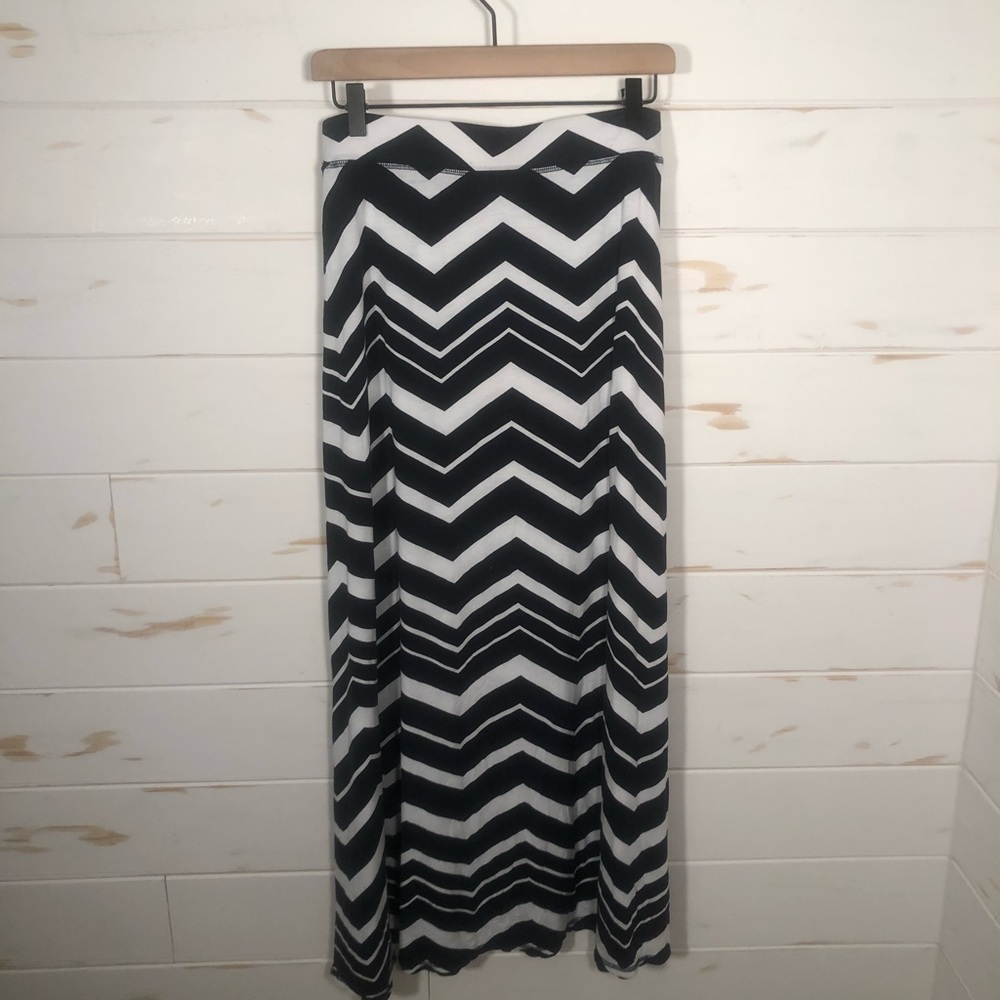 Crown & ivy chevron skirt